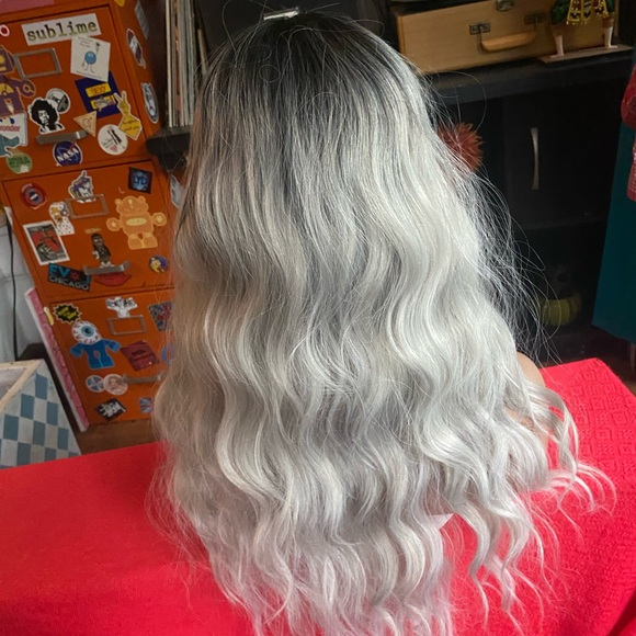 White platinum rooted wig - Picture 13 of 13